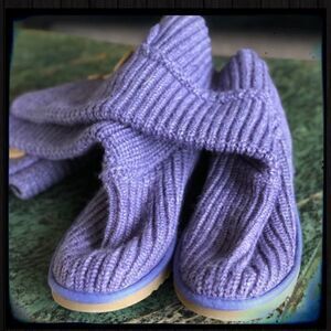 Ugg purple Crochet boots size 10 rare retired